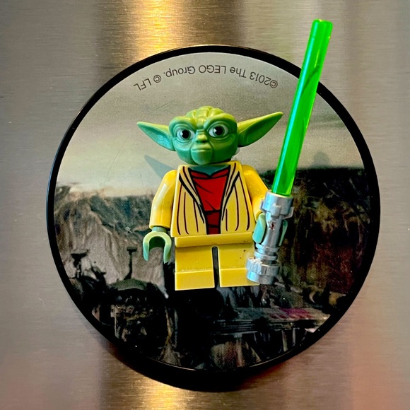 Lego Star Wars Collector Figures Yoda & Darth Vader on magnet background - Picture 3 of 4